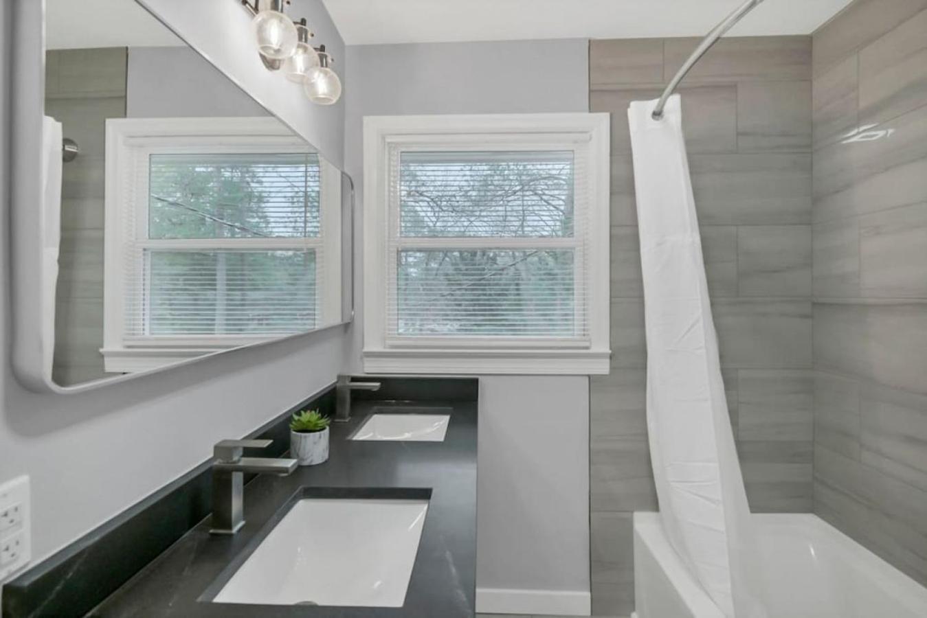 Pristine 3Br-Centrally Located Columbia Exterior photo