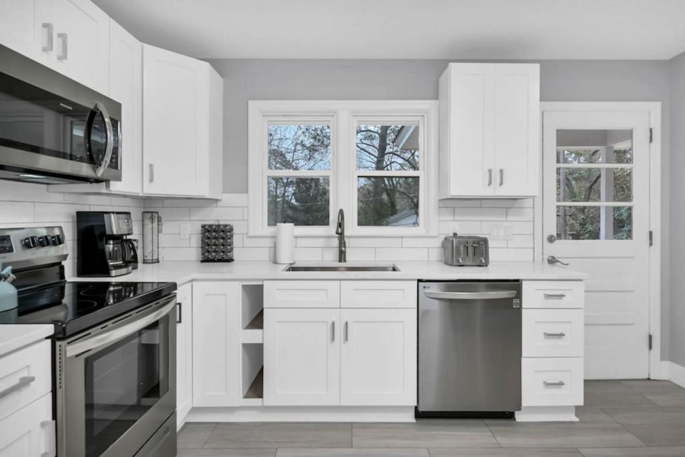 Pristine 3Br-Centrally Located Columbia Exterior photo